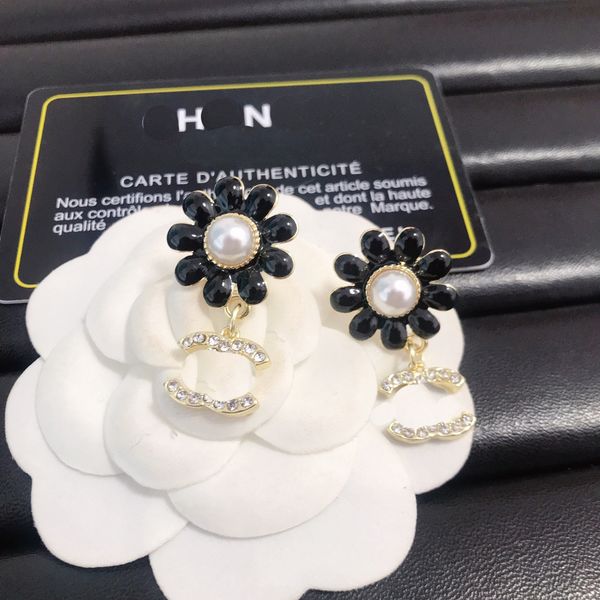 designer pearl earrings new 18k gold plated ear pendant correct logo crystal shining earrings jewelry summer vacation travel earrings, Golden;silver
designer pearl earrings new 18k gold plated ear pendant correct logo crystal shining earrings jewelry summer vacation travel earrings, Golden;silver