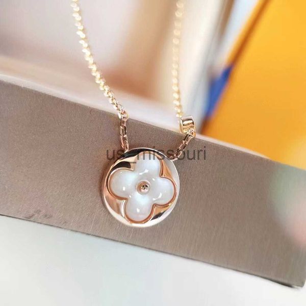 pendant necklaces 18k gold brand clover designer pendant necklaces with shining crystal diamond ol luxury choker necklace jewelry j230612, Silver
pendant necklaces 18k gold brand clover designer pendant necklaces with shining crystal diamond ol luxury choker necklace jewelry j230612, Silver