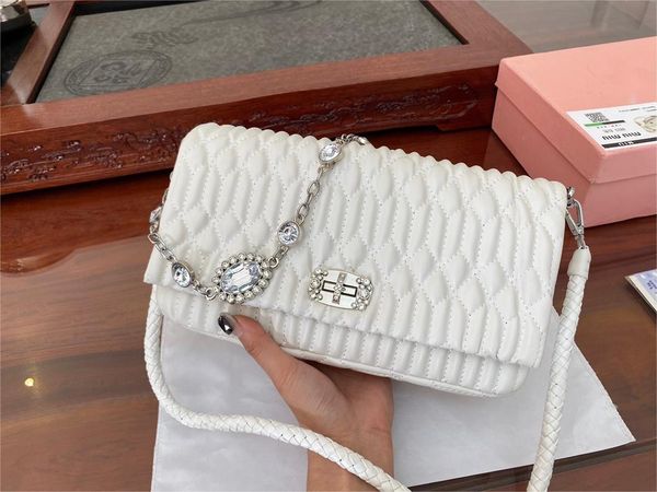 2023 new luxury bag fashion shoulder bag diamond chain bag designer bag woman handbag purse pink bag
2023 new luxury bag fashion shoulder bag diamond chain bag designer bag woman handbag purse pink bag