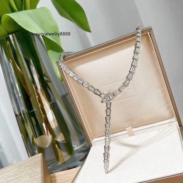 luxury designer pendant necklaces v gold full zircon snake shape round choker for women jewelry with box party gift wedding lovers, Silver
luxury designer pendant necklaces v gold full zircon snake shape round choker for women jewelry with box party gift wedding lovers, Silver