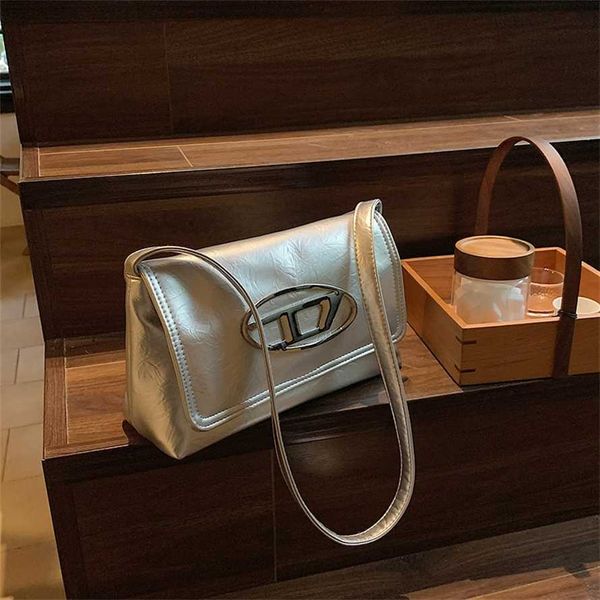 small design silver pleated metal underarm bag for women 2023 new versatile and simple personalized spicy girl bag 85% outlet wholesale
small design silver pleated metal underarm bag for women 2023 new versatile and simple personalized spicy girl bag 85% outlet wholesale