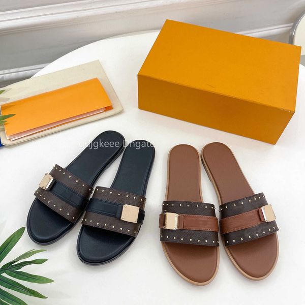 lock it mule women designer slipper genuine leather strap monograms slides sandals slip-on open toe casua summber flats for women letter met, Black
lock it mule women designer slipper genuine leather strap monograms slides sandals slip-on open toe casua summber flats for women letter met, Black