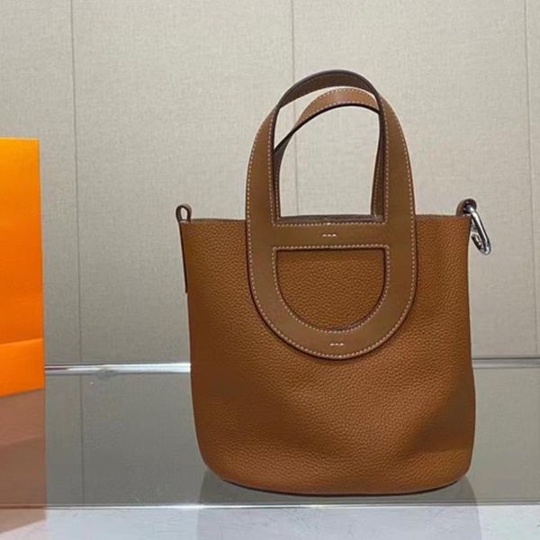 roulis in the loop bucket basket designer bag luxury handbag cowhide real leather lightweight and wear-resistant
roulis in the loop bucket basket designer bag luxury handbag cowhide real leather lightweight and wear-resistant