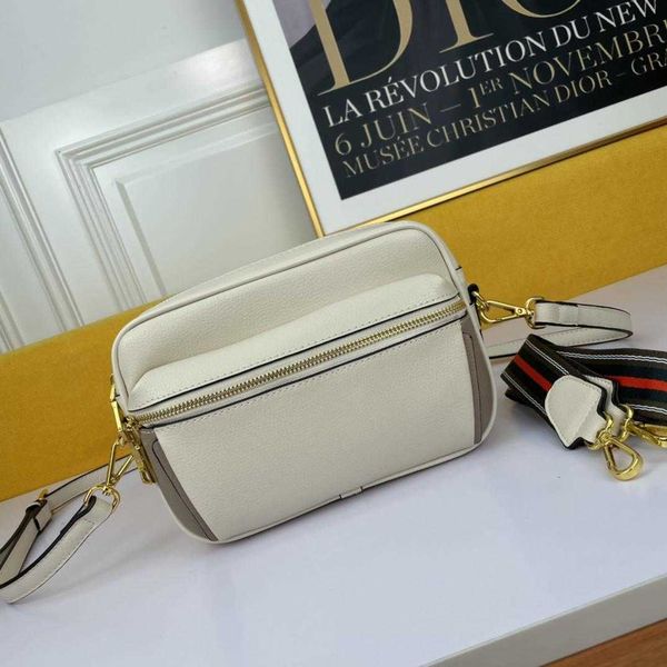 fashionable crossbody bag with leather shoulder straps/fabric wide shoulder straps 2 detachable, camera bag
fashionable crossbody bag with leather shoulder straps/fabric wide shoulder straps 2 detachable, camera bag