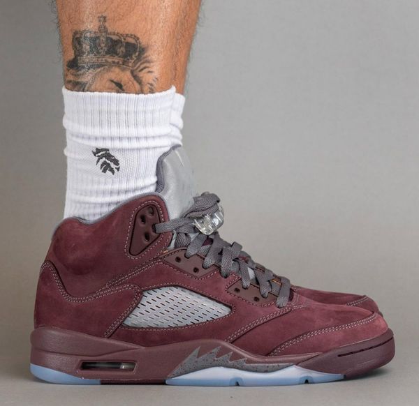 2023 authentic 5 burgundy outdoors shoes deep burgundy light graphite-silver men women sports sneakers with original box dz4131-600
2023 authentic 5 burgundy outdoors shoes deep burgundy light graphite-silver men women sports sneakers with original box dz4131-600