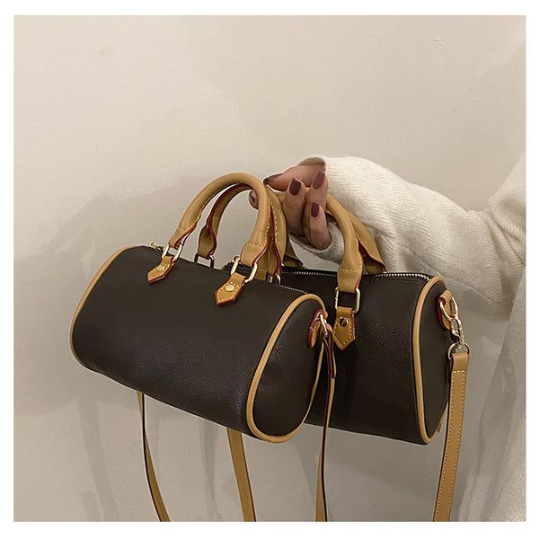 designers pochette chain bag crossbody tote luxurys backpacks women shoulder handbags embossed flower fashion female purse card holder walle
designers pochette chain bag crossbody tote luxurys backpacks women shoulder handbags embossed flower fashion female purse card holder walle