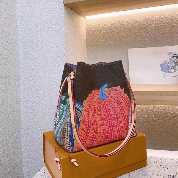 yk pumpkins print neonoe mm bucket bag m46473 yayoi kusama women designer shoulder bags colorful dots crossbody drawstring bag otg luxurys h
yk pumpkins print neonoe mm bucket bag m46473 yayoi kusama women designer shoulder bags colorful dots crossbody drawstring bag otg luxurys h