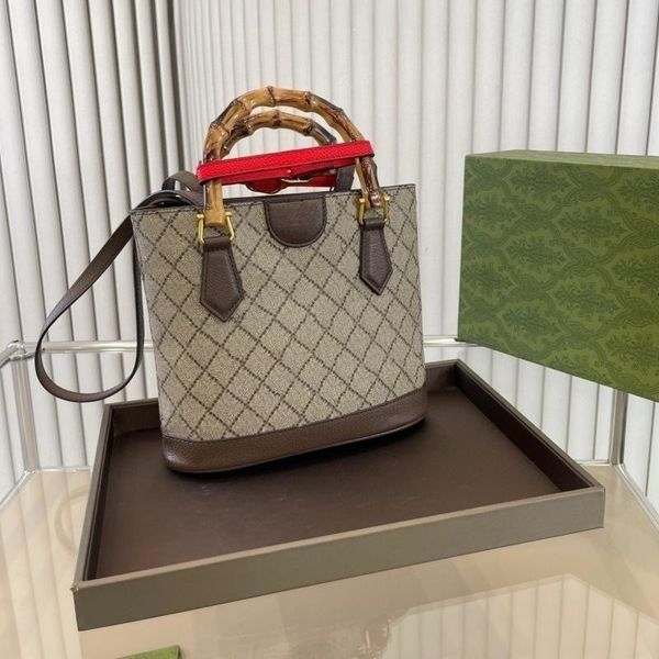 luxury handbag designer bag women's shoulder bag leather slug bag fashion letter flower crossbody bag large capacity tote bag commuter
luxury handbag designer bag women's shoulder bag leather slug bag fashion letter flower crossbody bag large capacity tote bag commuter