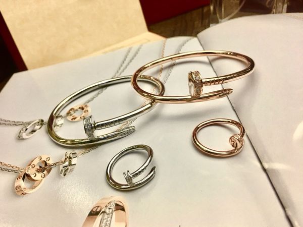 2023 fashion new designer ring luxury nail ring super thick electroplated open ring classic no box, Golden;silver
2023 fashion new designer ring luxury nail ring super thick electroplated open ring classic no box, Golden;silver