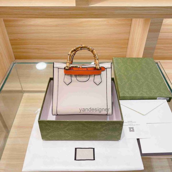 evening bags luxur designers bags handbag classic bamboo bag women shoulder bages high quanlity totes fashion and all-match three colors to
evening bags luxur designers bags handbag classic bamboo bag women shoulder bages high quanlity totes fashion and all-match three colors to