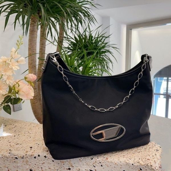 designer handbag women's shoulder bag fashion backpack commuter black crossbody bag classic premium letter chain bag large capacity tot
designer handbag women's shoulder bag fashion backpack commuter black crossbody bag classic premium letter chain bag large capacity tot