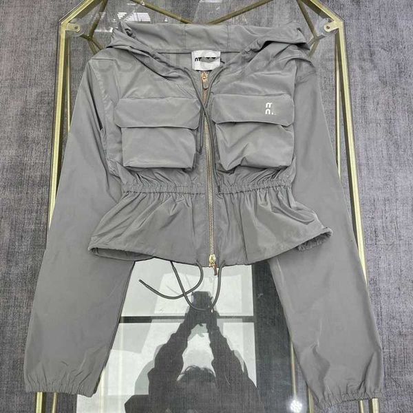 women's trench coats designer 23 spring/summer new workwear style casual versatile classic version with waist raglan sleeves and nylon, Tan;black
women's trench coats designer 23 spring/summer new workwear style casual versatile classic version with waist raglan sleeves and nylon, Tan;black