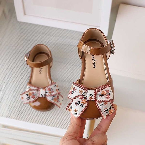 and girls' sandals flower print bow 2023 new breathable round toe version casual children's fashion princess shoes japan g220612, Black;red
and girls' sandals flower print bow 2023 new breathable round toe version casual children's fashion princess shoes japan g220612, Black;red
