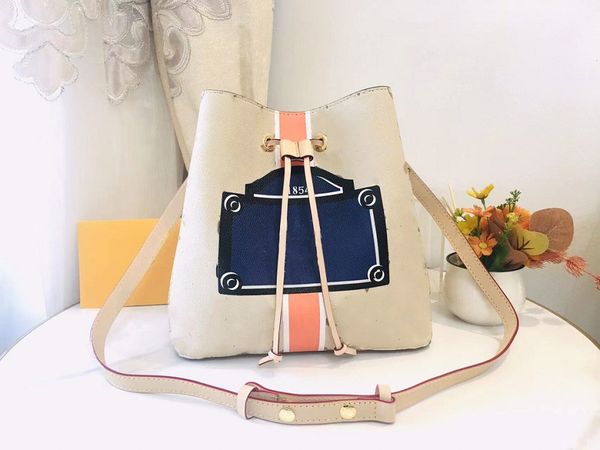 designer fashion quality women dinner bag handheld one shoulder luxury leather canvas round letter flower pattern one shoulder
designer fashion quality women dinner bag handheld one shoulder luxury leather canvas round letter flower pattern one shoulder