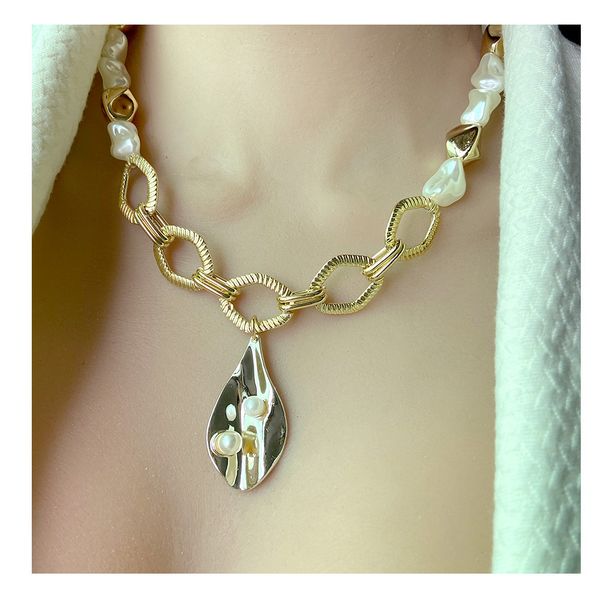 jewelry is simple and elegant with irregular pearl collarbone chain and fashionable personality for women, Silver
jewelry is simple and elegant with irregular pearl collarbone chain and fashionable personality for women, Silver