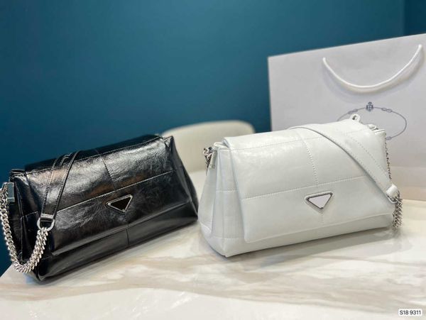 fashion women's triangle chain bag luxury pleated lacquer leather bag designer business casual shoulder bag
fashion women's triangle chain bag luxury pleated lacquer leather bag designer business casual shoulder bag