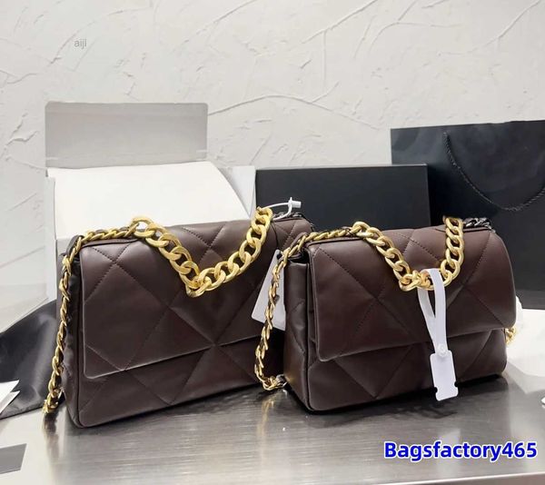 25/30cm designer 19 series bag soft flap handbags vintage classic quilted cc shoulder bags gold-tone silver-tone metal thick chain crossbody
25/30cm designer 19 series bag soft flap handbags vintage classic quilted cc shoulder bags gold-tone silver-tone metal thick chain crossbody