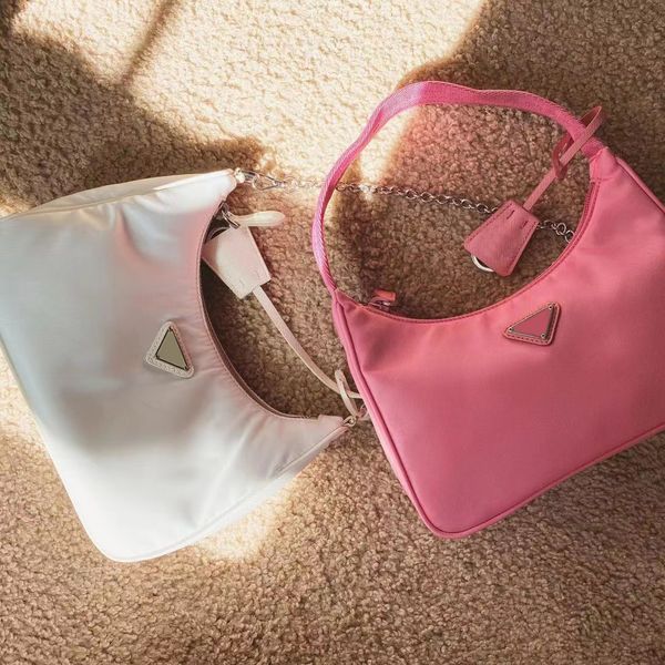 fashion re edition triangle 2005 2000 shoulder bag 7a designers 3piece handbags saffiano pochette womens mens clutch bags luxury tote nylon
fashion re edition triangle 2005 2000 shoulder bag 7a designers 3piece handbags saffiano pochette womens mens clutch bags luxury tote nylon