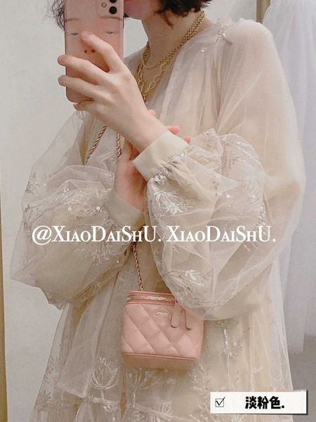 spring and summer new high-end small fragrance makeup box golden ball cute style chain temperament one shoulder crossbody women's bag
spring and summer new high-end small fragrance makeup box golden ball cute style chain temperament one shoulder crossbody women's bag