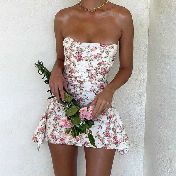 tube floral slim fitting bare back dress casual vacation style girl short skirt for women, Black;gray
tube floral slim fitting bare back dress casual vacation style girl short skirt for women, Black;gray