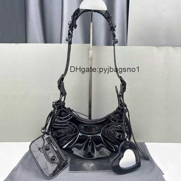 agci designer handbag evening balense ga le cagole lacquer leather motorcycle bag for women's rivet underarm bag with folded crescent b
agci designer handbag evening balense ga le cagole lacquer leather motorcycle bag for women's rivet underarm bag with folded crescent b