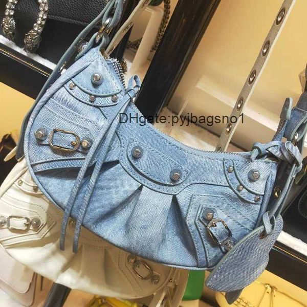 agci designer handbag evening balense ga paris locomotive rivet bag pleated crescent bag fashion cool shoulder bag armpit bag
agci designer handbag evening balense ga paris locomotive rivet bag pleated crescent bag fashion cool shoulder bag armpit bag