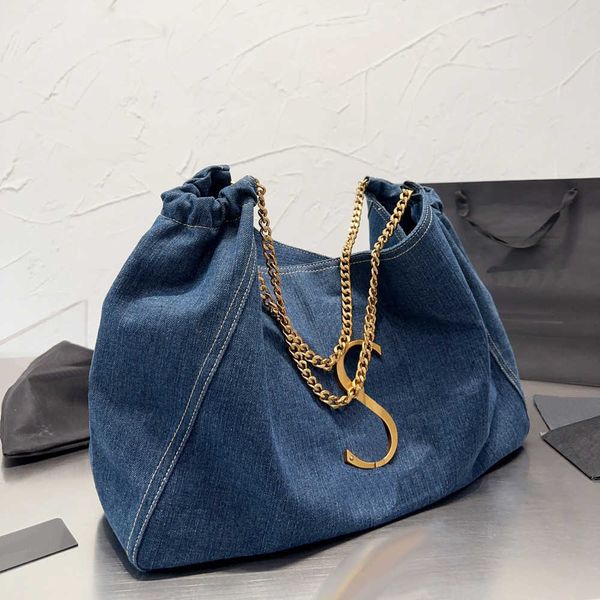 the tote bag designer bag women chain denim bag handbags womens fashion classic large capacity oversize handbag
the tote bag designer bag women chain denim bag handbags womens fashion classic large capacity oversize handbag
