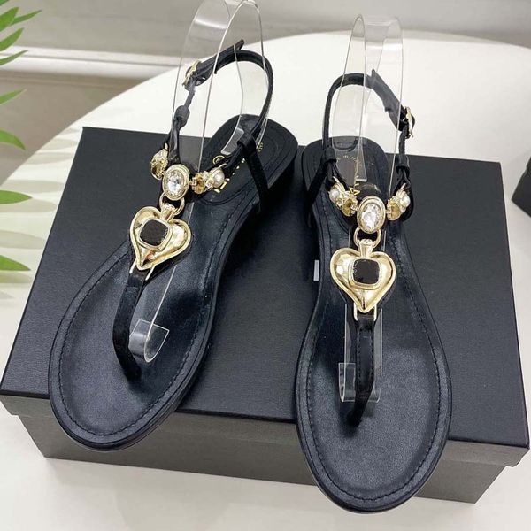 designer luxurious sandals prong women's slippers fashion trendy classic black yellow sandals heel strap rubber beach alphabet low heel
designer luxurious sandals prong women's slippers fashion trendy classic black yellow sandals heel strap rubber beach alphabet low heel