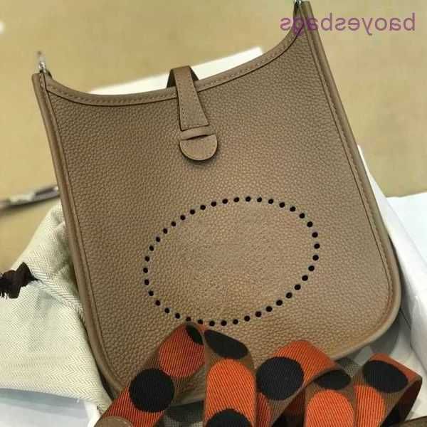 designer bag bags 2023 mini tote evelynbag thread h hand sewn wax cowhide women's togo leisure 18cm c28h 3 with logo 5gzx
designer bag bags 2023 mini tote evelynbag thread h hand sewn wax cowhide women's togo leisure 18cm c28h 3 with logo 5gzx