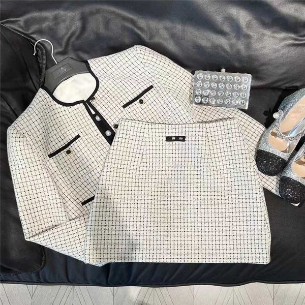 two piece dress designer 23ss fw tweed women sets suits with buttons letter girl vintage milan runway blazer jacket outwear coat shirt crop, White
two piece dress designer 23ss fw tweed women sets suits with buttons letter girl vintage milan runway blazer jacket outwear coat shirt crop, White
