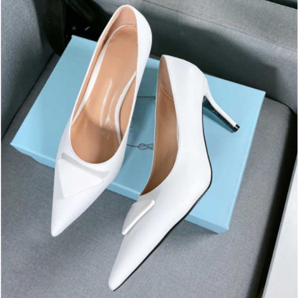 2023 womens sandals men women flat slipper slides bloom black floral slide fashion sandals with dust bag shoes beach sliders luxury leather
2023 womens sandals men women flat slipper slides bloom black floral slide fashion sandals with dust bag shoes beach sliders luxury leather