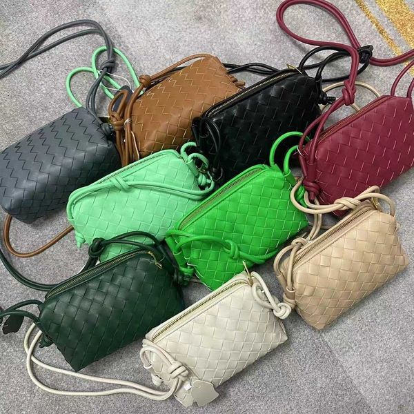 designers loop camera bag fashion brand new women's woven cowhide bag woven small square bag light high-end leather luxury small bag
designers loop camera bag fashion brand new women's woven cowhide bag woven small square bag light high-end leather luxury small bag