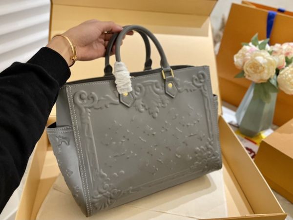 designer sac plat handbag castle relief large capacity embossed tote bag famous brand bag shoulder bag bags
designer sac plat handbag castle relief large capacity embossed tote bag famous brand bag shoulder bag bags