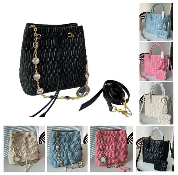 wander matelasse miumui miu underarm tote bag womens miui luxurys designer purses tote handbag clutch crossbody with shoulder strap classic
wander matelasse miumui miu underarm tote bag womens miui luxurys designer purses tote handbag clutch crossbody with shoulder strap classic