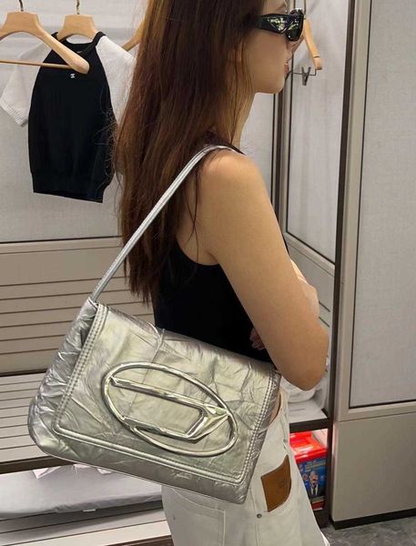 silver pleated underarm bag seasonal popular bag metal die and sel bag spicy girl trendy women's bag
silver pleated underarm bag seasonal popular bag metal die and sel bag spicy girl trendy women's bag