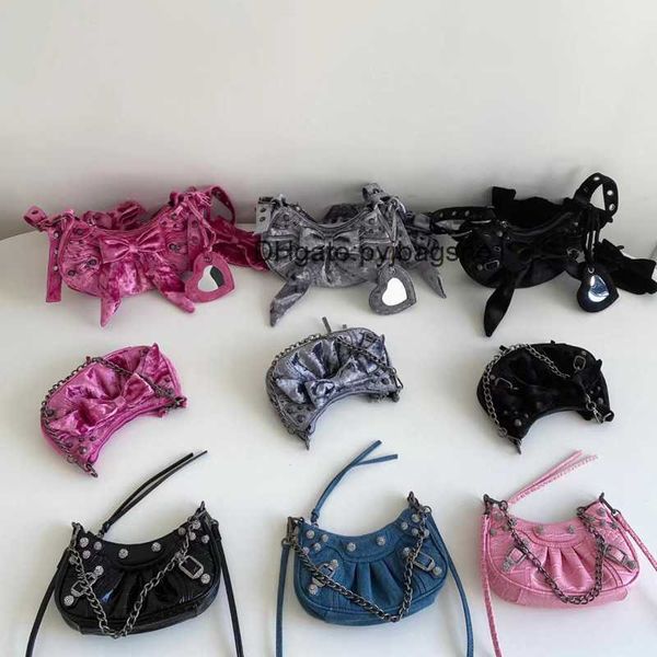 agci designer handbag evening balense ga motorcycle crescent bag cowboy rivet underarm bag half moon dumpling handbag shoulder bag half moon
agci designer handbag evening balense ga motorcycle crescent bag cowboy rivet underarm bag half moon dumpling handbag shoulder bag half moon