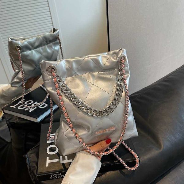 shopping small fragrance 2023 bin new lingge chain women's one shoulder messenger bag
shopping small fragrance 2023 bin new lingge chain women's one shoulder messenger bag