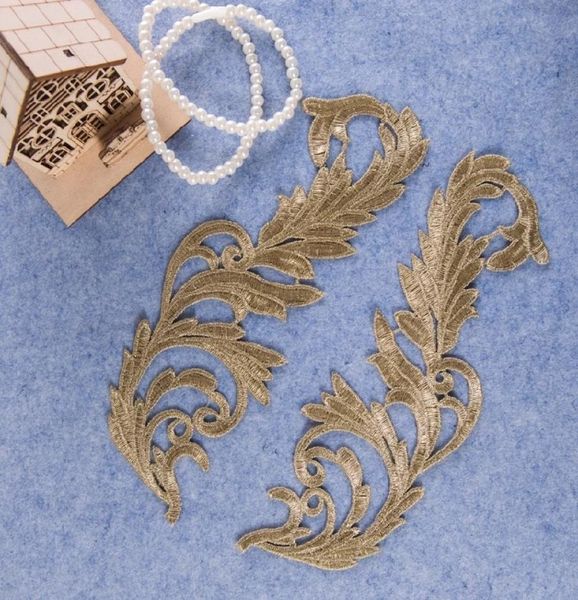 a pair of golden metal thread embroidery lace applique fabric sewing costumes flower lace patch clothing accessories6386126, Black;red
a pair of golden metal thread embroidery lace applique fabric sewing costumes flower lace patch clothing accessories6386126, Black;red