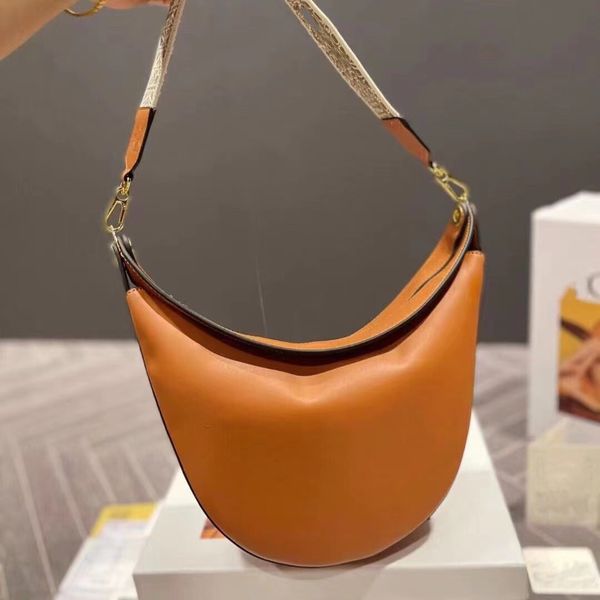 high-end designer new crescent bag shoulder handbag women's leather cowhide leather handbag with large embroidered shoulder strap under
high-end designer new crescent bag shoulder handbag women's leather cowhide leather handbag with large embroidered shoulder strap under