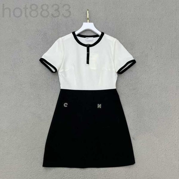 urban dresses designer 23 spring/summer new style celebrity temperament double c button letter emblem decoration a-line hem dress e40f, White;black
urban dresses designer 23 spring/summer new style celebrity temperament double c button letter emblem decoration a-line hem dress e40f, White;black