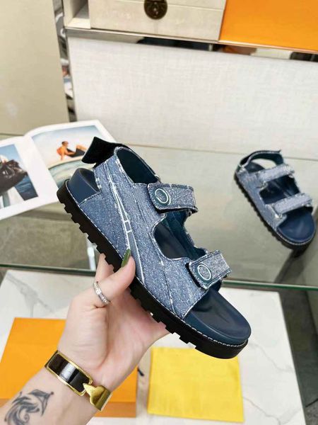 fashion sandals brand designers louissity viutonsity women summer sandals women slide luxury leisure slipper l05, Black
fashion sandals brand designers louissity viutonsity women summer sandals women slide luxury leisure slipper l05, Black