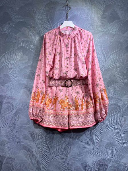 two piece dress european designer designs a new stand collar printed with shorts set for the 2023 summer, White
two piece dress european designer designs a new stand collar printed with shorts set for the 2023 summer, White