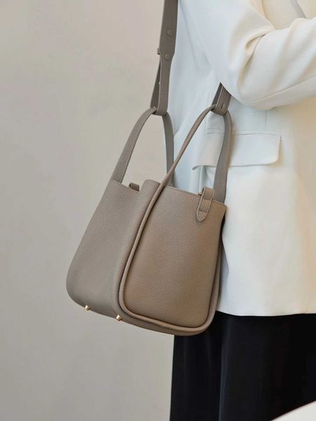 song songmont vegetable basket new cowhide bucket fashion casual large capacity handheld one shoulder women's bag68
song songmont vegetable basket new cowhide bucket fashion casual large capacity handheld one shoulder women's bag68