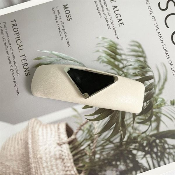 luxury brand designer ladies girls fashion triangle pattern hair clip letters designer hairpin fashion hair pin designer hair accessories 2p, Golden;silver
luxury brand designer ladies girls fashion triangle pattern hair clip letters designer hairpin fashion hair pin designer hair accessories 2p, Golden;silver