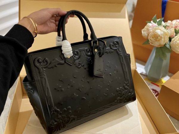 designer tote bag cowhide sac plat embossed handbags women shoulder totes bags luxury shopping bags genuine leather side pockets gold hardwa
designer tote bag cowhide sac plat embossed handbags women shoulder totes bags luxury shopping bags genuine leather side pockets gold hardwa