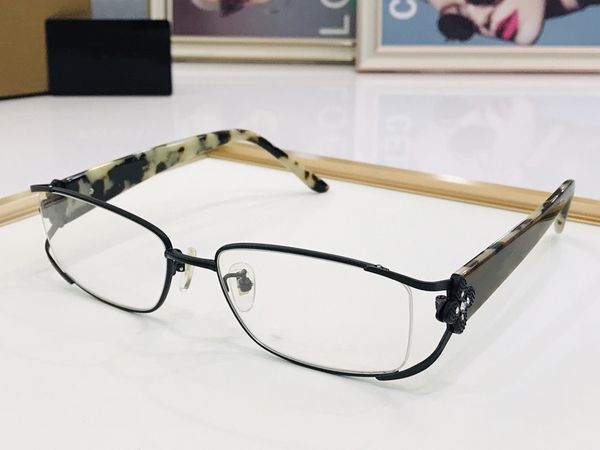 classic brand men's and women's sunglasses with metal frame and gradient glass lenses suitable for beach shading and fishing, White;black
classic brand men's and women's sunglasses with metal frame and gradient glass lenses suitable for beach shading and fishing, White;black