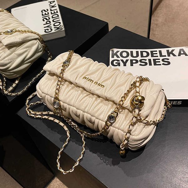 design for women 2023 spring/summer new popular versatile chain crossbody with western style small square bag
design for women 2023 spring/summer new popular versatile chain crossbody with western style small square bag