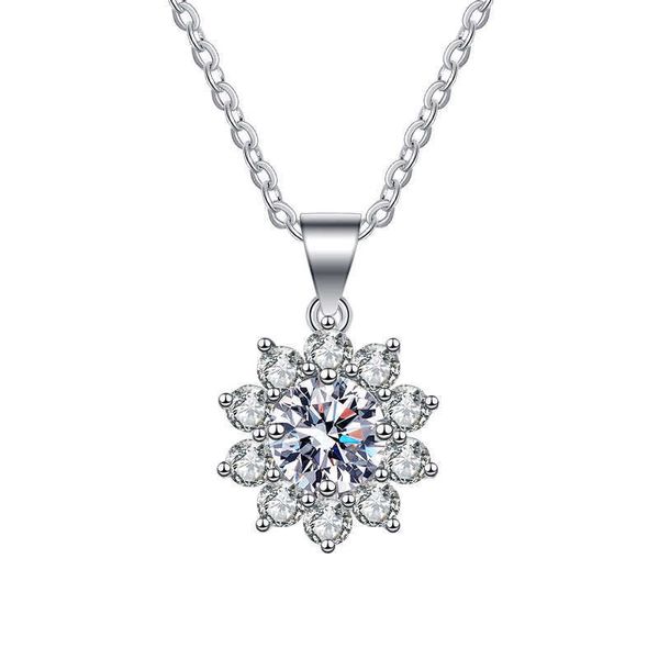 jewelry manufacturer 925 sterling silver moissanite zirconia flower shaped pendant necklace for women
jewelry manufacturer 925 sterling silver moissanite zirconia flower shaped pendant necklace for women