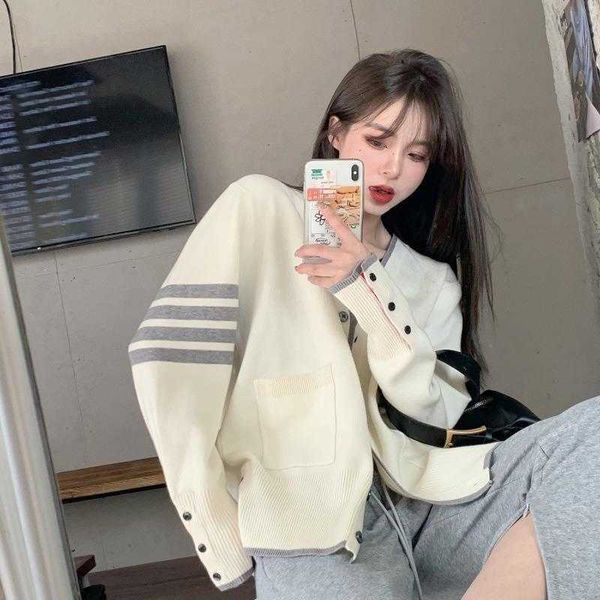 autumn new loose v-neck contrast striped casual sweater versatile cardigan and blouse for women, Black;brown
autumn new loose v-neck contrast striped casual sweater versatile cardigan and blouse for women, Black;brown