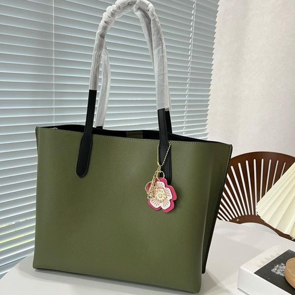 fashion handbag designer bag women's shoulder bag leather solid color tote bag large capacity shopping bag travel commuter bag classic
fashion handbag designer bag women's shoulder bag leather solid color tote bag large capacity shopping bag travel commuter bag classic